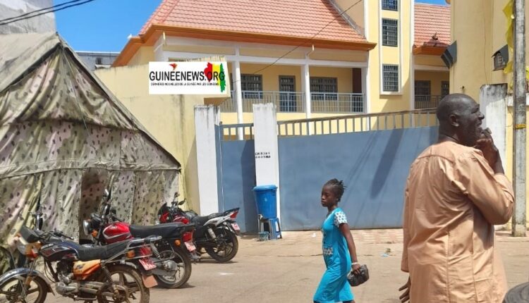 Domicile d’Alpha Condé à Mafanco: où sont passés les courtisans et autres agents qui écumaient les lieux ? Domicile d’Alpha Condé à Mafanco: où sont passés les courtisans et autres agents qui écumaient les lieux ?