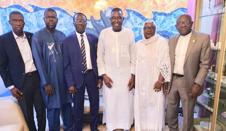 Locales 2022 : la Coalition Macky2012 invitent le chef de l’Etat à écouter la base Locales 2022 : la Coalition Macky2012 invitent le chef de l’Etat à écouter la base