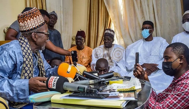 Ziarra à Médina Baye: La Coalition Yewwi Askan Wi reçue avec les honneurs par le Khalife Cheikh Mahi Niass Ziarra à Médina Baye: La Coalition Yewwi Askan Wi reçue avec les honneurs par le Khalife Cheikh Mahi Niass