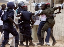 Quatre policiers arrêtés après la mort d’Ibrahima Samb. Quatre policiers arrêtés après la mort d’Ibrahima Samb.