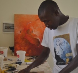 Saint-Louis: Pour échapper aux galeristes, un jeune artiste se dote de son propre espace. Saint-Louis: Pour échapper aux galeristes, un jeune artiste se dote de son propre espace.