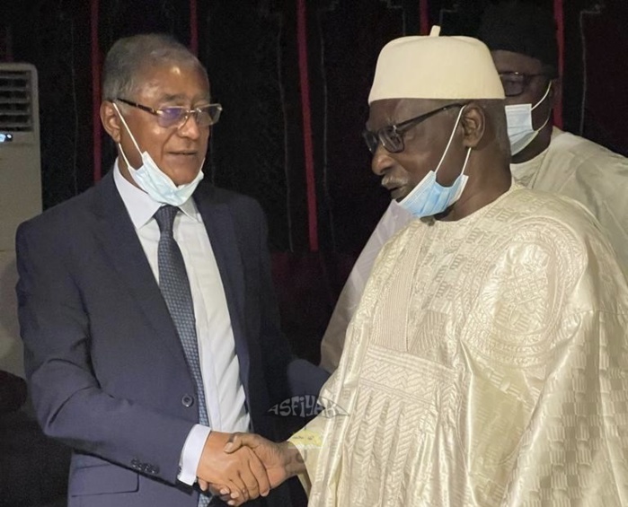 Le Khalife Général des Tidianes, Serigne Babacar Sy Mansour, chez l’Ambassadeur du Maroc au Sénégal en fin de mission. Le Khalife Général des Tidianes, Serigne Babacar Sy Mansour, chez l’Ambassadeur du Maroc au Sénégal en fin de mission.