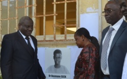 9 décembre 1993 - 9 décembre 2013 : l'UGB salue la mémoire du docteur Ousmane Seck. 9 décembre 1993 - 9 décembre 2013 : l'UGB salue la mémoire du docteur Ousmane Seck.