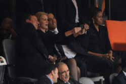 PHOTO. Le selfie qui énerve Michelle Obama (selon les internautes). PHOTO. Le selfie qui énerve Michelle Obama (selon les internautes).