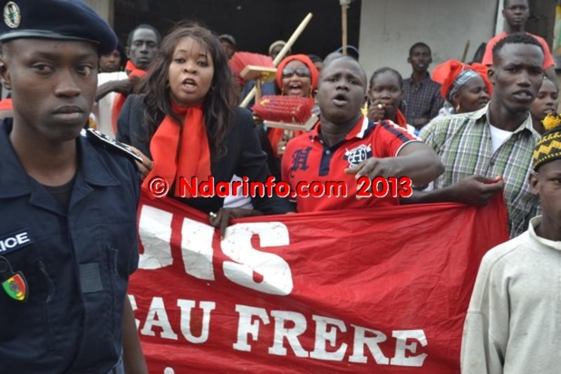 Grosse Bagarre à l'opération « Ndar Sett Wecc » : l'affrontement évité de Justesse. ( Vidéos & Photos) Grosse Bagarre à l'opération « Ndar Sett Wecc » : l'affrontement évité de Justesse. ( Vidéos & Photos)