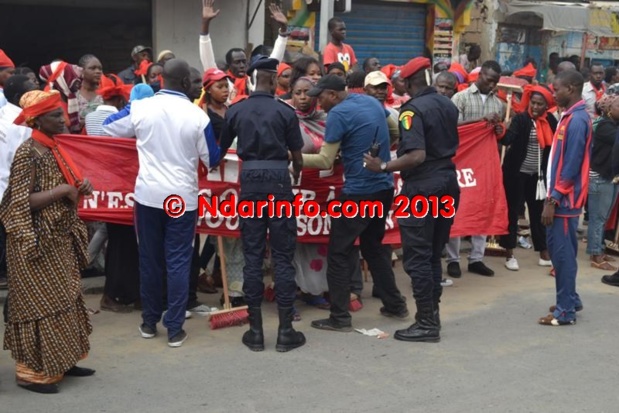Grosse Bagarre à l'opération « Ndar Sett Wecc » : l'affrontement évité de Justesse. ( Vidéos & Photos) Grosse Bagarre à l'opération « Ndar Sett Wecc » : l'affrontement évité de Justesse. ( Vidéos & Photos)