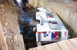 URGENT : Un minicar tombe vers Guéoul, sans victimes. URGENT : Un minicar tombe vers Guéoul, sans victimes.
