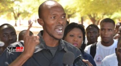 UGB : Après la signature du protocole, des étudiants s’en prennent à leurs délégués. UGB : Après la signature du protocole, des étudiants s’en prennent à leurs délégués.