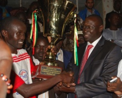 CHAMPION'S LEAGUE - Daagu Daan/Diamono: une finale en apothéose et des vibrants hommages au parrain. CHAMPION'S LEAGUE - Daagu Daan/Diamono: une finale en apothéose et des vibrants hommages au parrain.