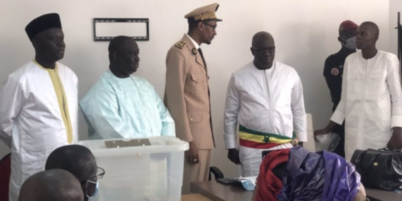 Tensions et imbroglio à Guédiawaye: Aliou Sall accusé par Ahmet Aidara d’acheter les conseillers pour être majoritaire Tensions et imbroglio à Guédiawaye: Aliou Sall accusé par Ahmet Aidara d’acheter les conseillers pour être majoritaire