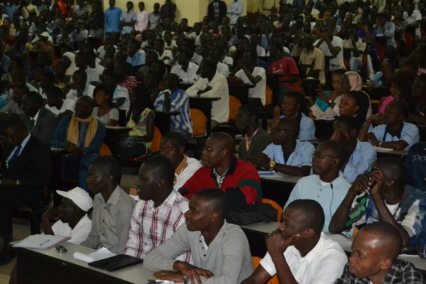 (Photos) Le docteur Gadio accueilli par une impressionnante mobilisation à l’UGB. Regardez !