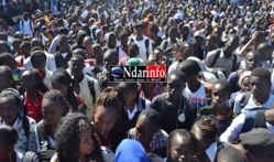 Grosse colère au lycée Charles De Gaulle : Anciens et actuels élèves crient « les vicissitudes » de leur établissement. Grosse colère au lycée Charles De Gaulle : Anciens et actuels élèves crient « les vicissitudes » de leur établissement.