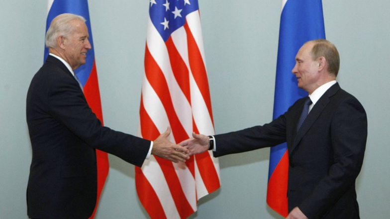 Biden annonce des sanctions qui coupent la Russie des financements occidentaux Biden annonce des sanctions qui coupent la Russie des financements occidentaux