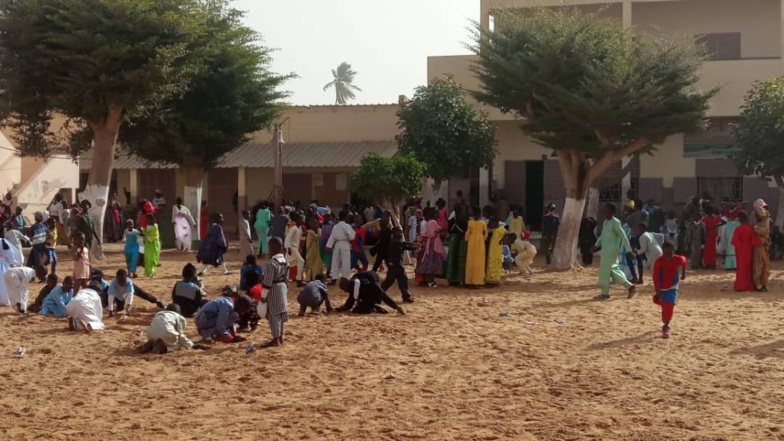 Mardi gras à Saint-Louis : Élèves et enseignants se sont déguisés en tenues traditionnelles, modernes et en supers héros Mardi gras à Saint-Louis : Élèves et enseignants se sont déguisés en tenues traditionnelles, modernes et en supers héros
