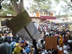 Richard-Toll : des individus encagoulés saccagent la permanence de l'Apr. Richard-Toll : des individus encagoulés saccagent la permanence de l'Apr.