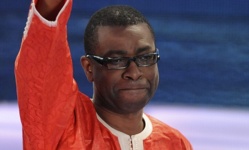 Saint-Louis : Youssou Ndour offre 10 ordinateurs au Cem Amadou Fara Mbodji. Saint-Louis : Youssou Ndour offre 10 ordinateurs au Cem Amadou Fara Mbodji.