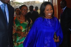 Politique: Awa Ndiaye enrôle deux "gros bonnets" à Ndioloffène. Politique: Awa Ndiaye enrôle deux "gros bonnets" à Ndioloffène.