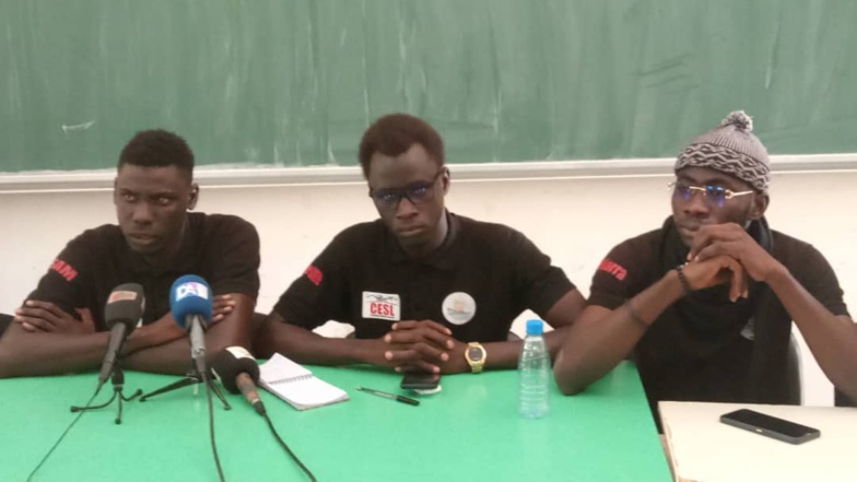 JUSTICE POUR SEYNABOU KÂ DIALLO ET SÉCURISATION DE L'UGB : Les étudiants marchent sur la RN2 JUSTICE POUR SEYNABOU KÂ DIALLO ET SÉCURISATION DE L'UGB : Les étudiants marchent sur la RN2