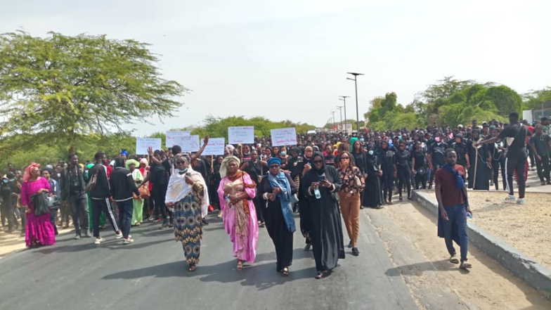 JUSTICE POUR SEYNABOU KÂ DIALLO ET SÉCURISATION DE L'UGB : Les étudiants marchent sur la RN2 JUSTICE POUR SEYNABOU KÂ DIALLO ET SÉCURISATION DE L'UGB : Les étudiants marchent sur la RN2