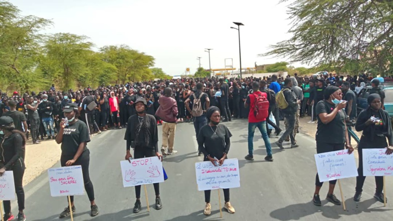 JUSTICE POUR SEYNABOU KÂ DIALLO ET SÉCURISATION DE L'UGB : Les étudiants marchent sur la RN2 JUSTICE POUR SEYNABOU KÂ DIALLO ET SÉCURISATION DE L'UGB : Les étudiants marchent sur la RN2