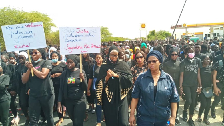 JUSTICE POUR SEYNABOU KÂ DIALLO ET SÉCURISATION DE L'UGB : Les étudiants marchent sur la RN2 JUSTICE POUR SEYNABOU KÂ DIALLO ET SÉCURISATION DE L'UGB : Les étudiants marchent sur la RN2