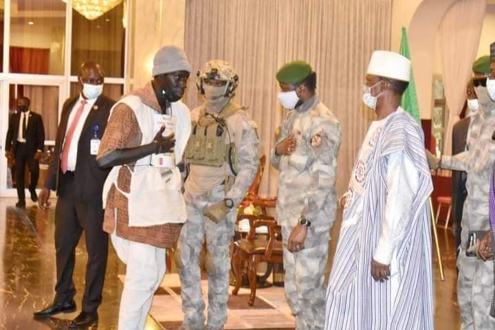 Dakar-Bamako : Après 40 jours de marche, les panafricanistes sénégalais reçus par le président Assimi Goïta et le PM Choguel Maïga (Photos) Dakar-Bamako : Après 40 jours de marche, les panafricanistes sénégalais reçus par le président Assimi Goïta et le PM Choguel Maïga (Photos)