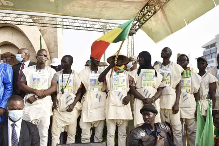 Dakar-Bamako : Après 40 jours de marche, les panafricanistes sénégalais reçus par le président Assimi Goïta et le PM Choguel Maïga (Photos) Dakar-Bamako : Après 40 jours de marche, les panafricanistes sénégalais reçus par le président Assimi Goïta et le PM Choguel Maïga (Photos)