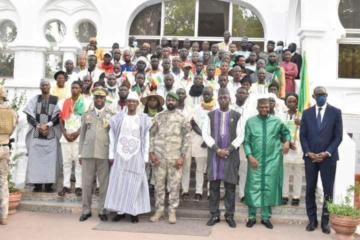 Dakar-Bamako : Après 40 jours de marche, les panafricanistes sénégalais reçus par le président Assimi Goïta et le PM Choguel Maïga (Photos) Dakar-Bamako : Après 40 jours de marche, les panafricanistes sénégalais reçus par le président Assimi Goïta et le PM Choguel Maïga (Photos)