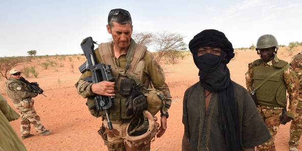 Enquête: la France a-t-elle soutenu les rebelles touaregs au Mali en 2012 ? Enquête: la France a-t-elle soutenu les rebelles touaregs au Mali en 2012 ?