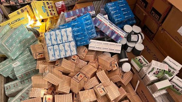 Un "Ndiaga Ndiaye" bourré de faux médicaments intercepté par la Douane - PHOTOS Un "Ndiaga Ndiaye" bourré de faux médicaments intercepté par la Douane - PHOTOS