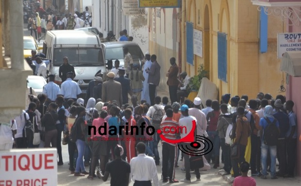 Saint-Louis : deux mois avec sursis pour l’élève qui avait poignardé son professeur. Saint-Louis : deux mois avec sursis pour l’élève qui avait poignardé son professeur.