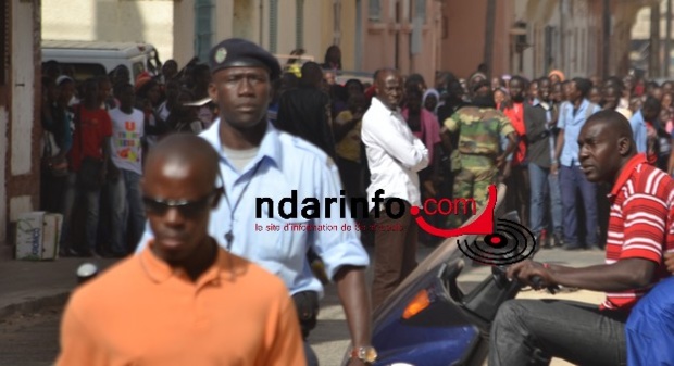 Saint-Louis : deux mois avec sursis pour l’élève qui avait poignardé son professeur. Saint-Louis : deux mois avec sursis pour l’élève qui avait poignardé son professeur.