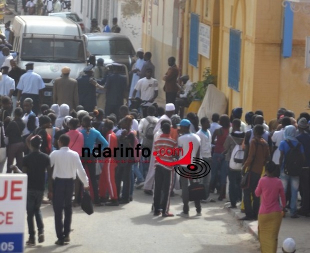 Saint-Louis : deux mois avec sursis pour l’élève qui avait poignardé son professeur. Saint-Louis : deux mois avec sursis pour l’élève qui avait poignardé son professeur.