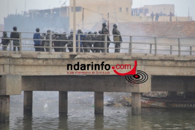 Direct Guet Ndar : les policiers repoussés par les manifestants (Vidéo)