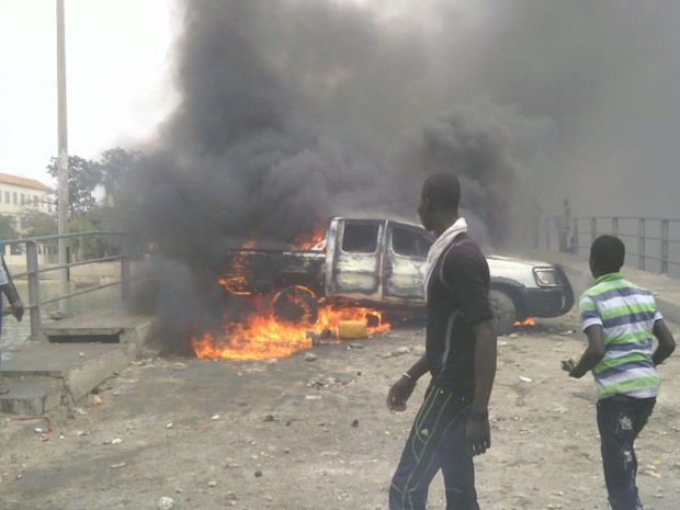 Guet Ndar : 3 véhicules incendiés.