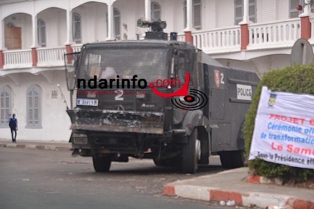 Saint-Louis: Un camion dragon pointé sur l’entrée du Pont Faidherbe (Photos) Saint-Louis: Un camion dragon pointé sur l’entrée du Pont Faidherbe (Photos)