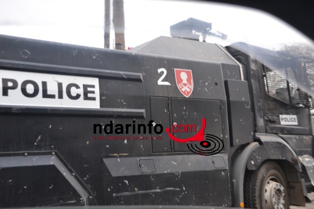 Saint-Louis: Un camion dragon pointé sur l’entrée du Pont Faidherbe (Photos) Saint-Louis: Un camion dragon pointé sur l’entrée du Pont Faidherbe (Photos)