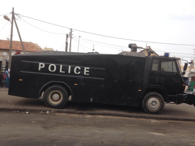 Saint-Louis: Un camion dragon pointé sur l’entrée du Pont Faidherbe (Photos) Saint-Louis: Un camion dragon pointé sur l’entrée du Pont Faidherbe (Photos)