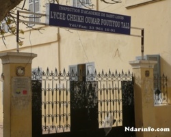 Urgent : L’élève qui avait poignardé son professeur, porté disparu. Urgent : L’élève qui avait poignardé son professeur, porté disparu.