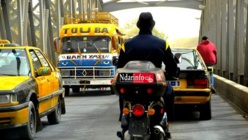 Opération de lavage du pont Faidherbe de Saint-Louis, ce dimanche 23 mars 2014 Opération de lavage du pont Faidherbe de Saint-Louis, ce dimanche 23 mars 2014