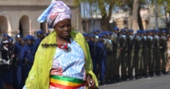 Insolite au 4 avril : le représentant du maire éconduit, Aida Mbaye Dieng dans ses droits. Insolite au 4 avril : le représentant du maire éconduit, Aida Mbaye Dieng dans ses droits.