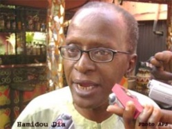 Education - Philosophie: Le professeur Hamidou Dia anime une conférence, mercredi, au lycée Charles De Gaulle de Saint-Louis.