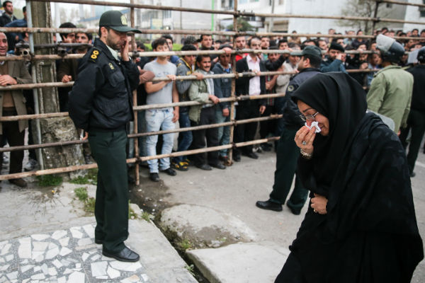 Les gens ont applaudi, certains pleuraient. "Tout le monde, ma famille et mes amis, faisait pression pour que j'accorde mon pardon", a-t-elle expliqué au journal local "Shargh".  © AFP Les gens ont applaudi, certains pleuraient. "Tout le monde, ma famille et mes amis, faisait pression pour que j'accorde mon pardon", a-t-elle expliqué au journal local "Shargh".  © AFP