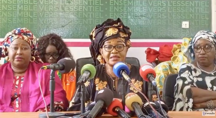 Manifestation de ce vendredi 17 juin : Les femmes de Yewwi sonnent la mobilisation et se disent prêtes à aller au front. Manifestation de ce vendredi 17 juin : Les femmes de Yewwi sonnent la mobilisation et se disent prêtes à aller au front.