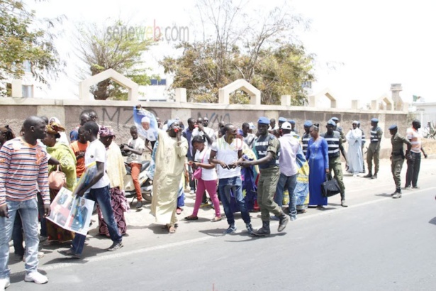 Retour de Wade : Tension à l’aéroport entre forces de l'ordre et militants du PDS Retour de Wade : Tension à l’aéroport entre forces de l'ordre et militants du PDS