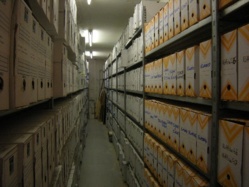 Saint-Louis: l'archiviste Ngor Sène dit avoir décliné plusieurs offres d'emploi par amour pour son métier. Saint-Louis: l'archiviste Ngor Sène dit avoir décliné plusieurs offres d'emploi par amour pour son métier.