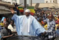 DERNIÈRE MINUTE: Abdoulaye Wade arrive finalement demain à 15h DERNIÈRE MINUTE: Abdoulaye Wade arrive finalement demain à 15h
