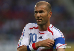 Zidane quitte le Real Madrid pour devenir entraîneur en chef Zidane quitte le Real Madrid pour devenir entraîneur en chef