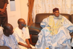 Wade "oublie" son fils et reçoit tous azimuts : Ndèye Khady Guèye et députés de l'opposition au menu... Wade "oublie" son fils et reçoit tous azimuts : Ndèye Khady Guèye et députés de l'opposition au menu...