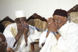 Atmosphère empreinte de cordialité entre Me Wade et Thierno Madani Tall: "Je n'ai plus le pouvoir, mais j'ai les masses!" dit Wade. "Vous avez donc le pouvoir si les masses vous suivent!" lui répond le Khalife